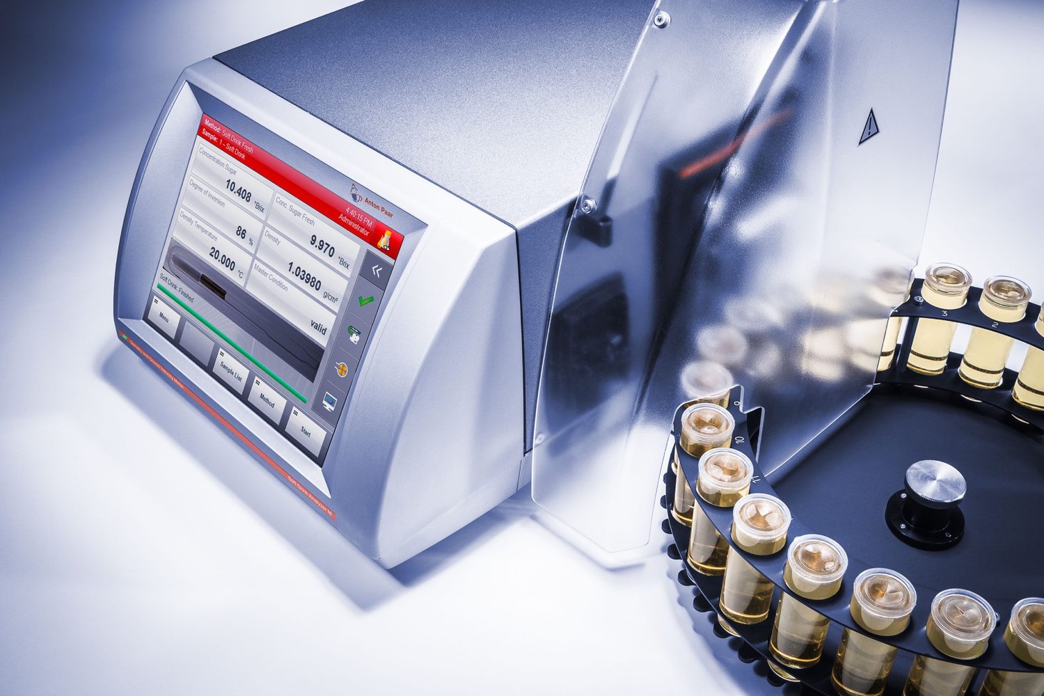 Sample changer with reagent tubes arranged in a ring on the measuring instrument