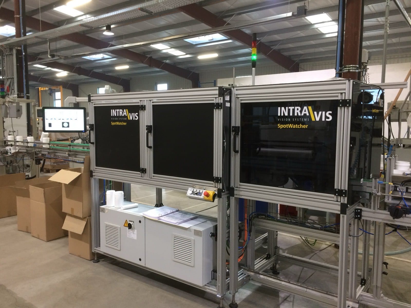 Intravis SpotWatcher – optical camera inspection in blow moulding production